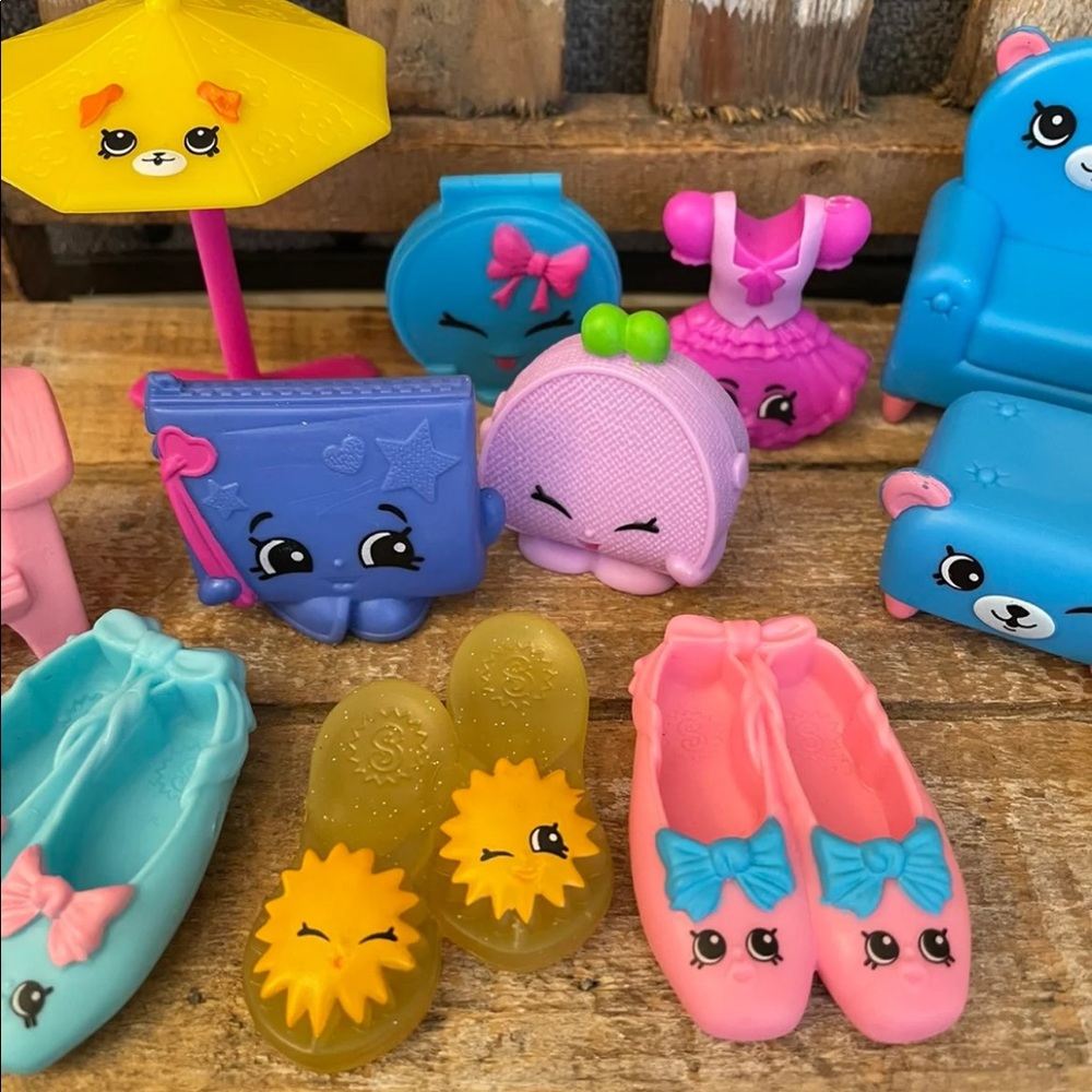 Shopkins Moose McDonalds lot
12 pieces total